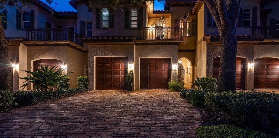 Townhouse in Delray Beach, Florida 4 bedrooms, 294.13 sq.m. № 1132774
