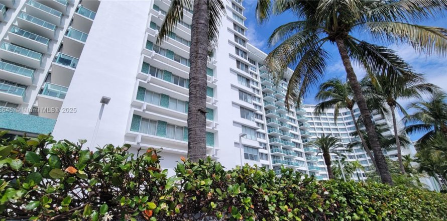 Студия в кондо в Майами-Бич, Флорида № 1948339