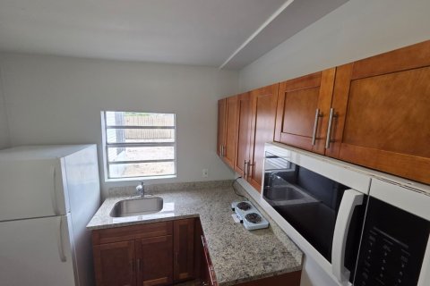 Apartment in West Park, Florida 1 bedroom, 46.45 sq.m. № 2243452 - photo 8