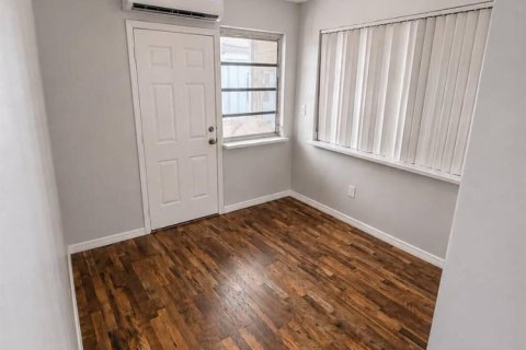 Apartment in West Park, Florida 1 bedroom, 46.45 sq.m. № 2243452 - photo 18