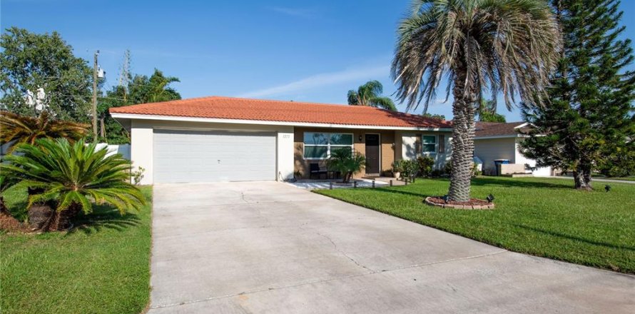 House in Clearwater, Florida 2 bedrooms, 95.69 sq.m. № 1915510