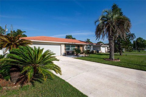 House in Clearwater, Florida 2 bedrooms, 95.69 sq.m. № 1915510 - photo 2