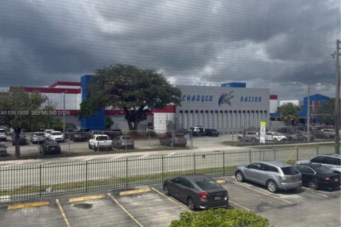 Condo in North Miami Beach, Florida, 2 bedrooms  № 2043165 - photo 7