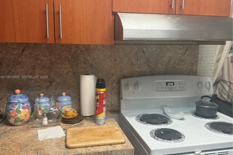 Condo in North Miami Beach, Florida, 2 bedrooms  № 2043165 - photo 4