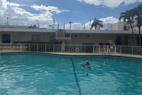 Condo in North Miami Beach, Florida, 2 bedrooms  № 2043165 - photo 13