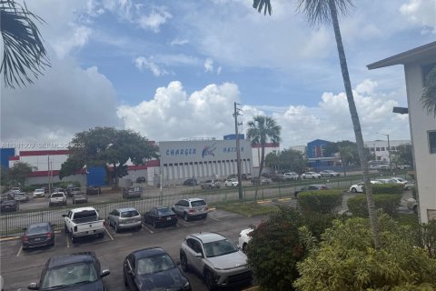 Condo in North Miami Beach, Florida, 2 bedrooms  № 2043165 - photo 6