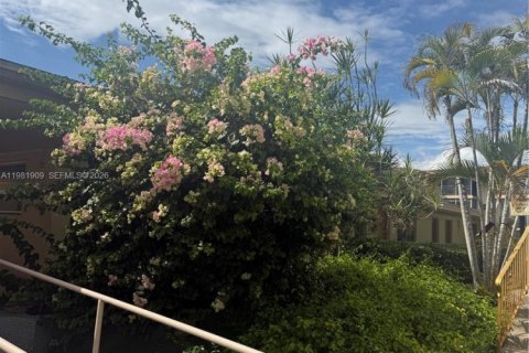 Condo in North Miami Beach, Florida, 2 bedrooms  № 2043165 - photo 11