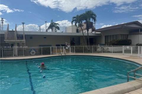 Condo in North Miami Beach, Florida, 2 bedrooms  № 2043165 - photo 10