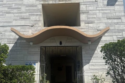 Condo in North Miami Beach, Florida, 2 bedrooms  № 2043165