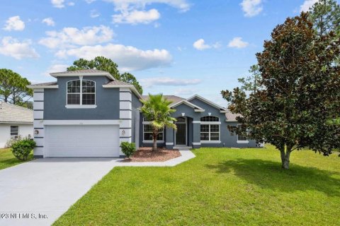 House in Palm Coast, Florida 4 bedrooms, 212.84 sq.m. № 767946 - photo 1