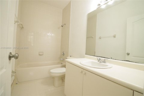 Condo in Homestead, Florida, 2 bedrooms № 2183374 - photo 10
