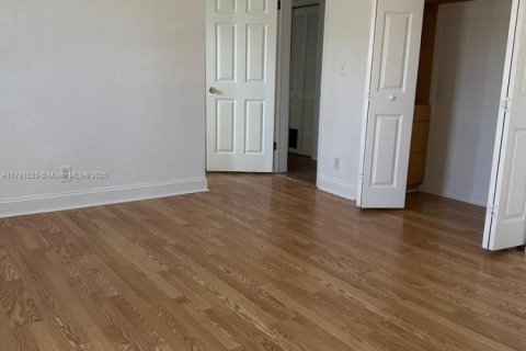 Condo in Bay Harbor Islands, Florida, 3 bedrooms  № 1738687 - photo 9