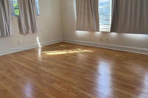 Condo in Bay Harbor Islands, Florida, 3 bedrooms  № 1738687 - photo 7