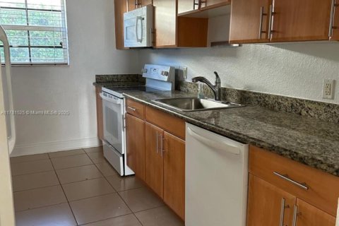 Condo in Bay Harbor Islands, Florida, 3 bedrooms  № 1738687 - photo 5