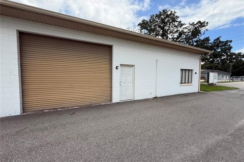 Propiedad comercial en alquiler en Orange City, Florida, 441.47 m2 № 1837181 - foto 1