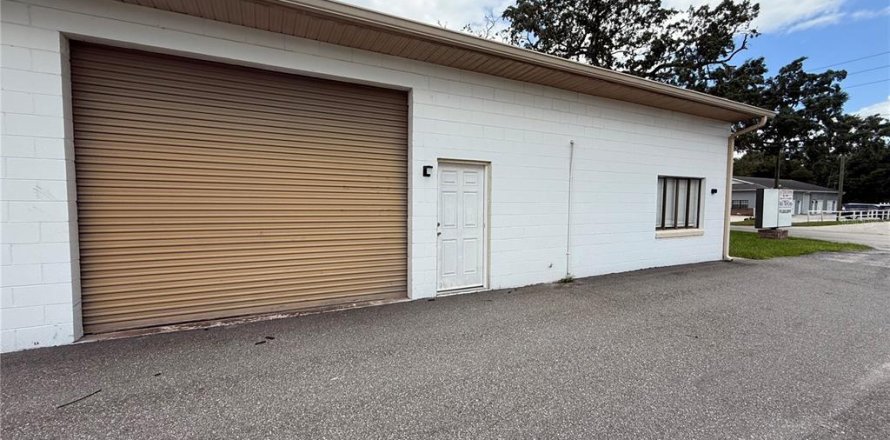 Immobilier commercial à Orange City, Floride 441.47 m2 № 1837181