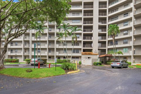 Condo in Lauderhill, Florida, 2 bedrooms № 2241844