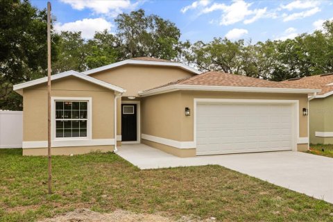 House in Leesburg, Florida 4 bedrooms, 142.23 sq.m. № 2138699