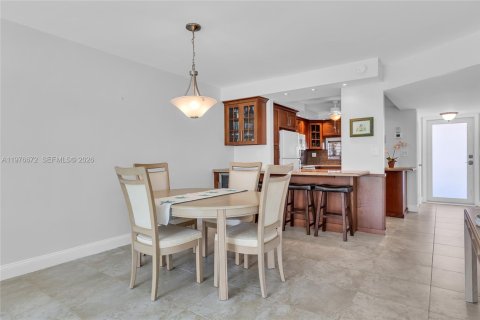 Copropriété à vendre à Pembroke Pines, Floride: 2 chambres, 108.7 m2 № 2041859 - photo 12