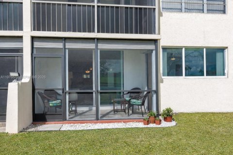 Copropriété à vendre à Pembroke Pines, Floride: 2 chambres, 108.7 m2 № 2041859 - photo 16