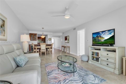 Copropriété à vendre à Pembroke Pines, Floride: 2 chambres, 108.7 m2 № 2041859 - photo 13