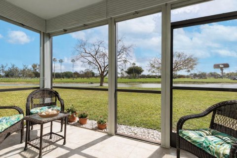Copropriété à vendre à Pembroke Pines, Floride: 2 chambres, 108.7 m2 № 2041859 - photo 17