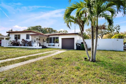 Casa en venta en North Miami, Florida, 3 dormitorios, 186.45 m2 № 2080281 - foto 13