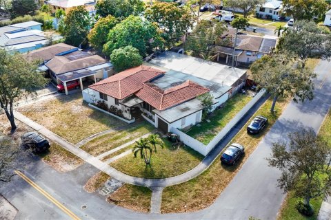 Casa en venta en North Miami, Florida, 3 dormitorios, 186.45 m2 № 2080281 - foto 25