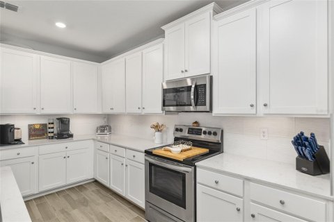 House in FREEDOM CROSSINGS PRESERVE
in Ocala, Florida 4 bedrooms, 188.41 sq.m. № 2131223 - photo 20