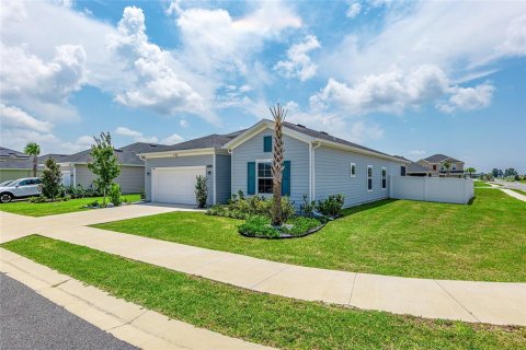 House in FREEDOM CROSSINGS PRESERVE
in Ocala, Florida 4 bedrooms, 188.41 sq.m. № 2131223 - photo 2