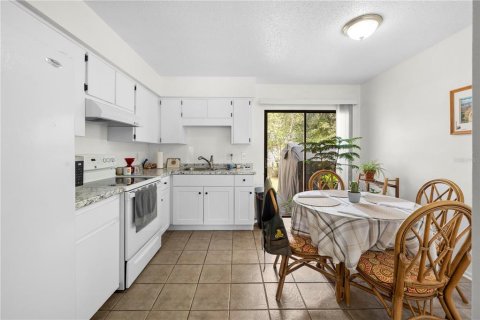 Commercial property in Homosassa, Florida 4 bedrooms, 142.7 sq.m. № 1618003 - photo 9