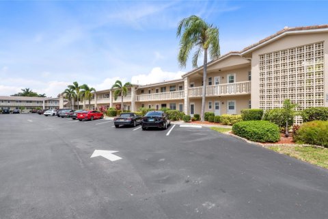 Condo in Lighthouse Point, Florida, 1 bedroom  № 1182579 - photo 1