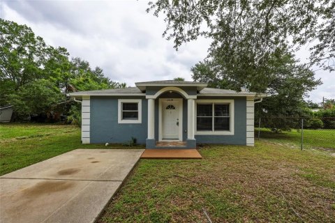 House in Tampa, Florida 3 bedrooms, 111.48 sq.m. № 2283421