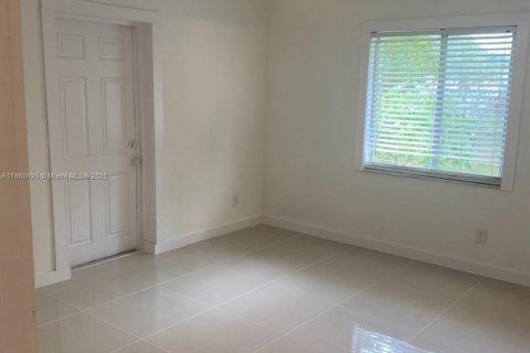 Casa en alquiler en Naples, Florida, 3 dormitorios № 1891223 - foto 11