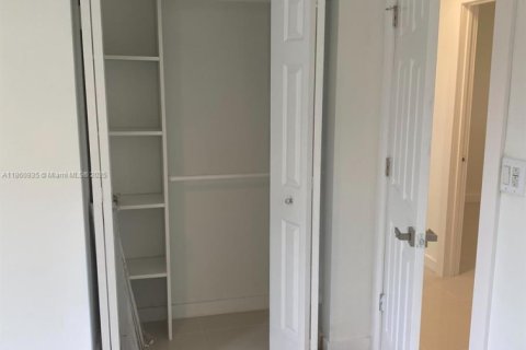 Casa en alquiler en Naples, Florida, 3 dormitorios № 1891223 - foto 13