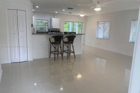 Casa en alquiler en Naples, Florida, 3 dormitorios № 1891223 - foto 2