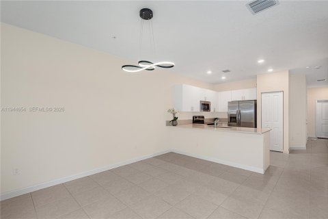 Townhouse in Pembroke Pines, Florida 3 bedrooms, 134.06 sq.m. № 2001456 - photo 6