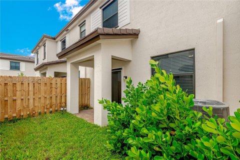Townhouse in Pembroke Pines, Florida 3 bedrooms, 134.06 sq.m. № 2001456 - photo 21