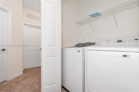 Townhouse in Pembroke Pines, Florida 3 bedrooms, 134.06 sq.m. № 2001456 - photo 17