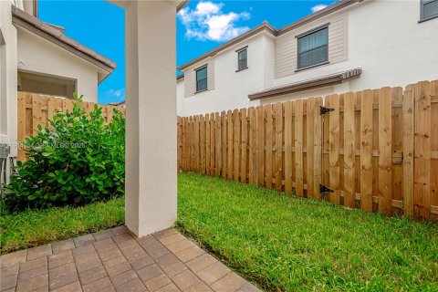 Townhouse in Pembroke Pines, Florida 3 bedrooms, 134.06 sq.m. № 2001456 - photo 16