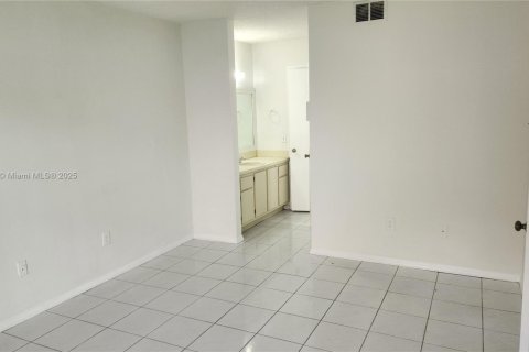 Condo in Miami, Florida, 3 bedrooms  № 1892846 - photo 11