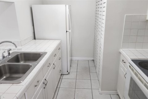 Condo in Miami, Florida, 3 bedrooms  № 1892846 - photo 3