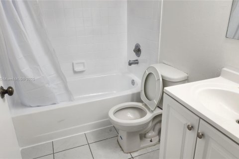 Condo in Miami, Florida, 3 bedrooms  № 1892846 - photo 22