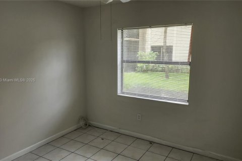 Condo in Miami, Florida, 3 bedrooms  № 1892846 - photo 17