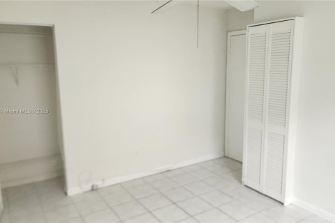Condo in Miami, Florida, 3 bedrooms  № 1892846 - photo 19