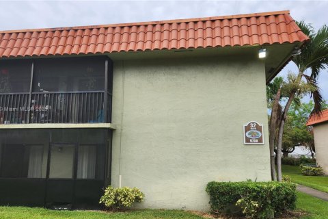Condo in Miami, Florida, 3 bedrooms  № 1892846 - photo 2