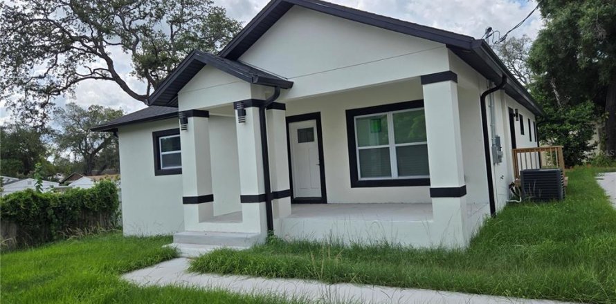Villa ou maison à Tampa, Floride 4 chambres, 156.35 m2 № 2156276