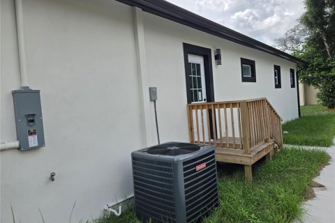 Villa ou maison à vendre à Tampa, Floride: 4 chambres, 156.35 m2 № 2156276 - photo 3
