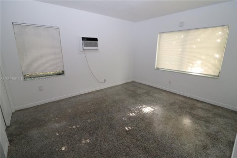 Villa ou maison à louer à Fort Lauderdale, Floride: 1 chambre, 60.39 m2 № 1931274 - photo 9
