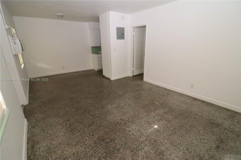 Villa ou maison à louer à Fort Lauderdale, Floride: 1 chambre, 60.39 m2 № 1931274 - photo 4